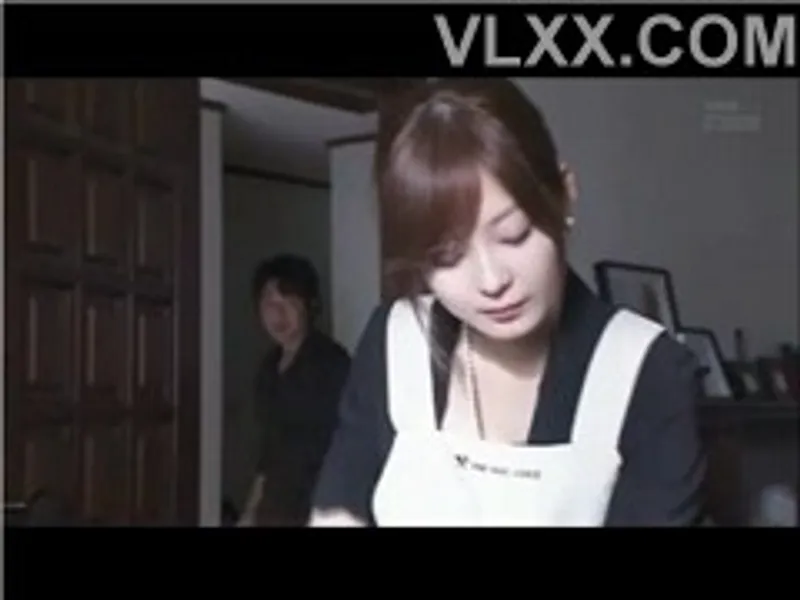 ông xã đi bàn việc làm ăn, cô vợ ở nhà bị anh rể cưỡng hiếp